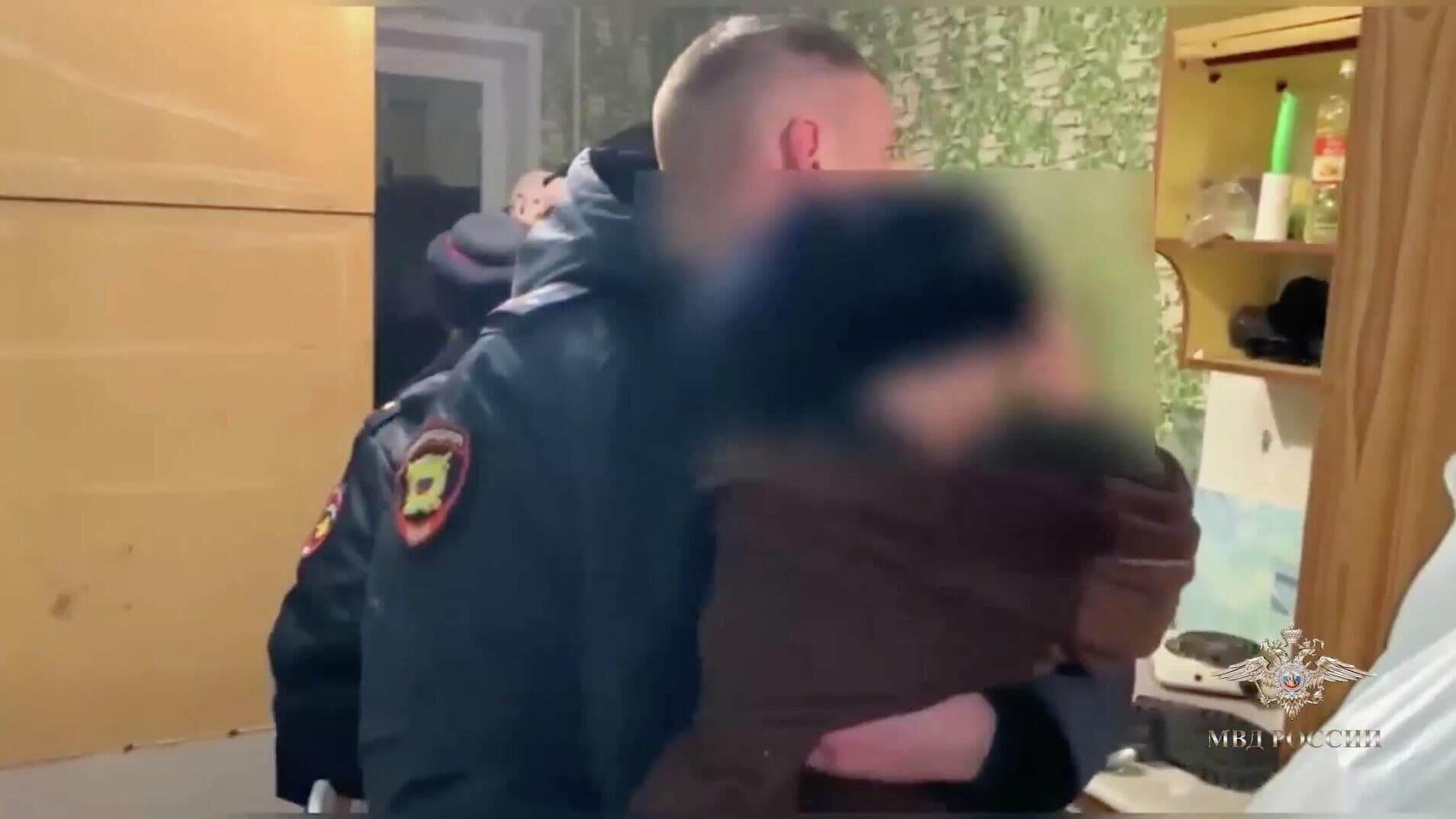 В Красноярске полицейские нашли в квартире истощенного трехлетнего ребенка