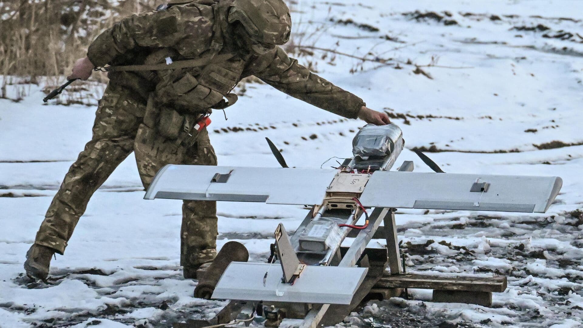 Расчеты дронов уничтожили средства связи ВСУ в Сумской области