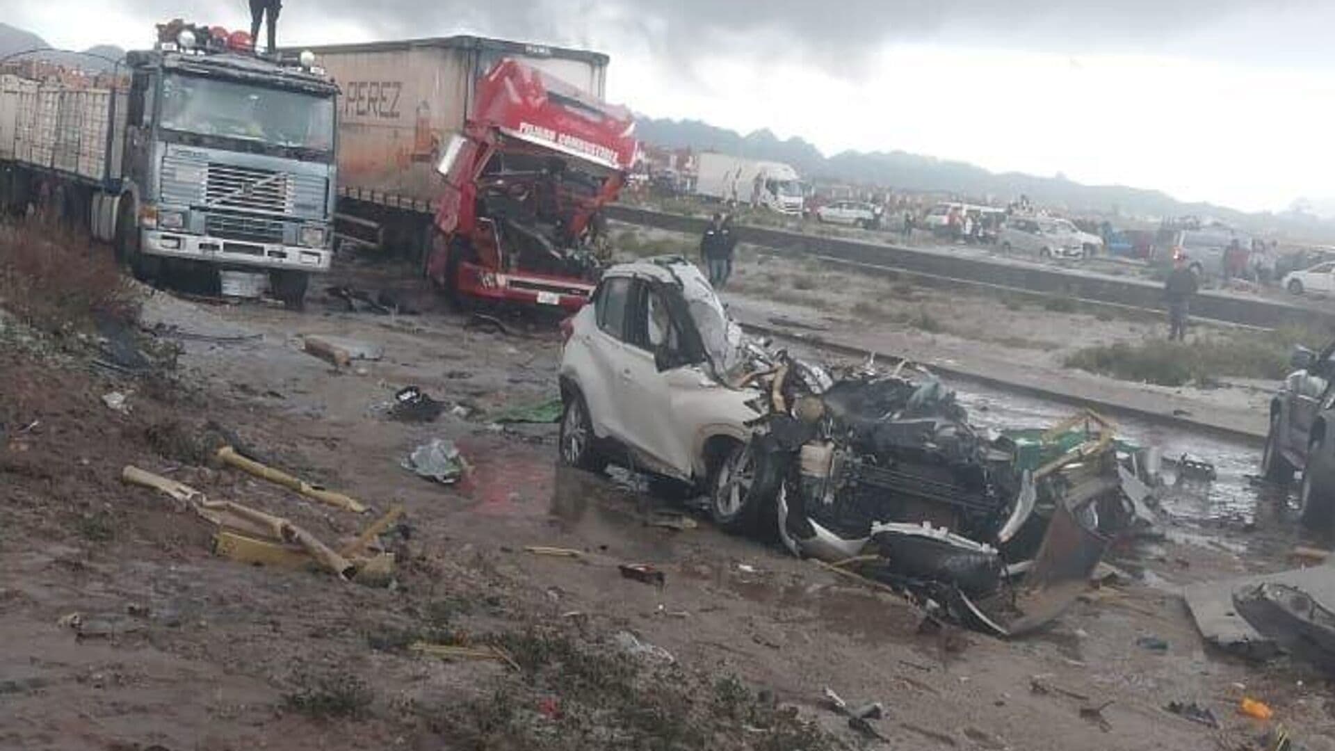 СМИ: самолет ВВС Боливии упал в городе Эль-Альто на дорогу