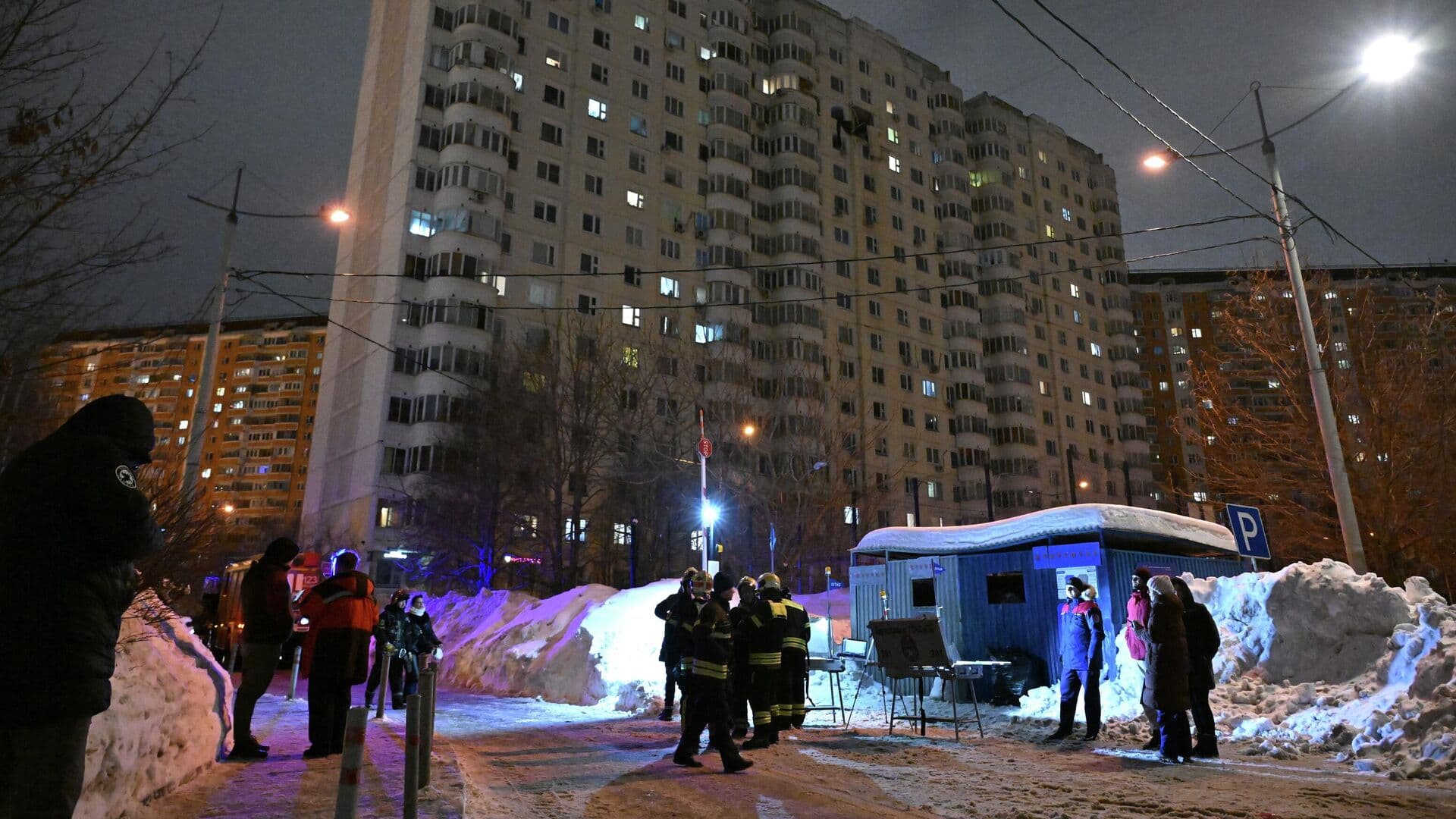 После взрыва в квартире на юго-западе Москвы в ПВР прибыли 18 человек