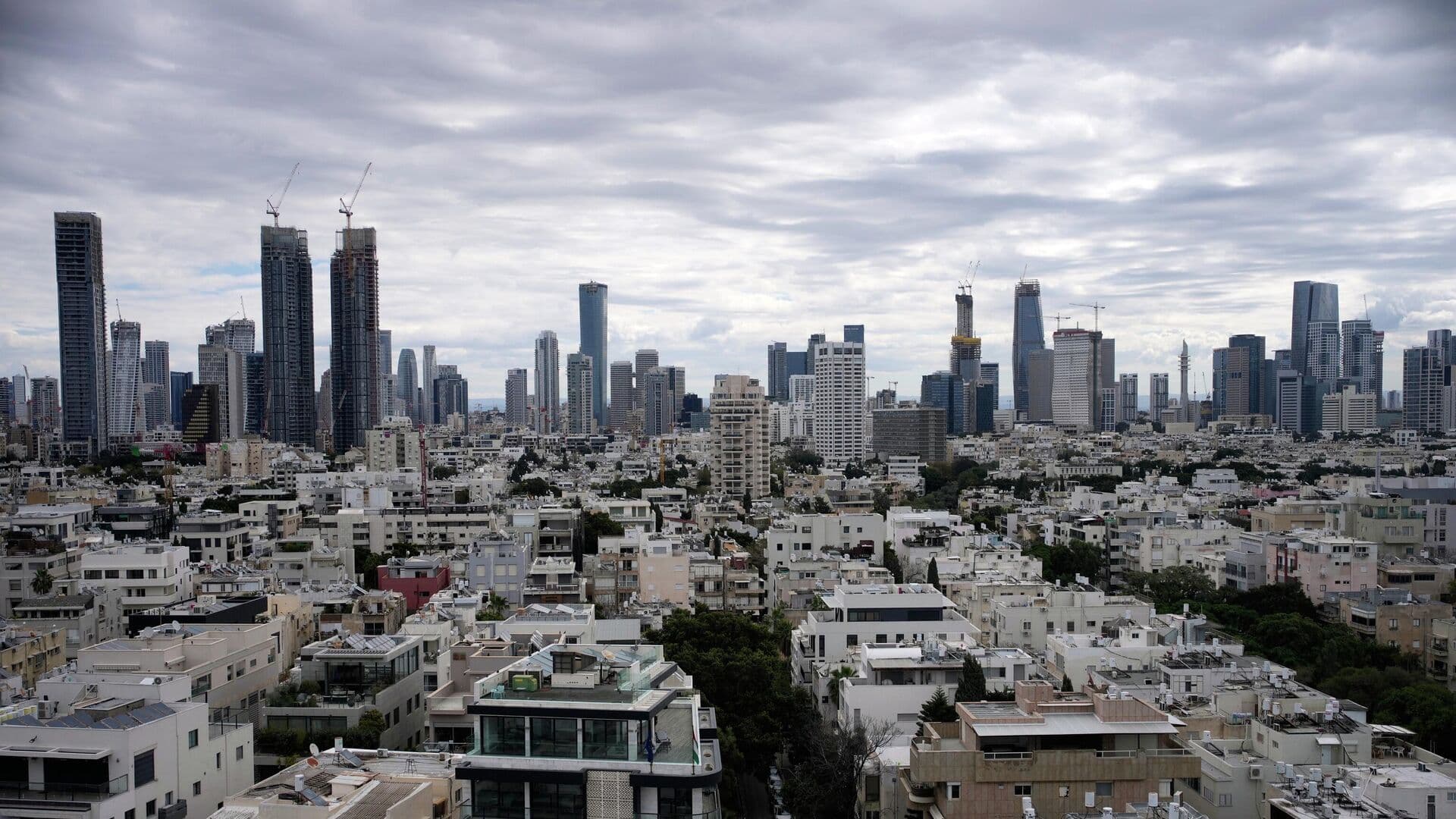 В Тель-Авиве вновь звучат сирены воздушной тревоги