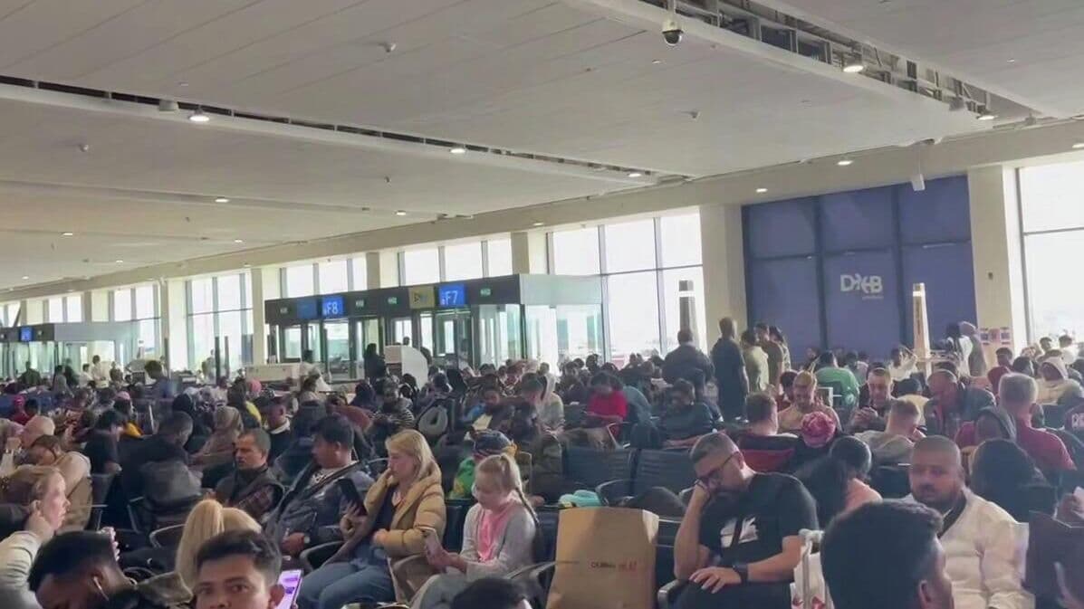 СМИ: в результате удара по аэропорту в Дубае пострадали несколько человек