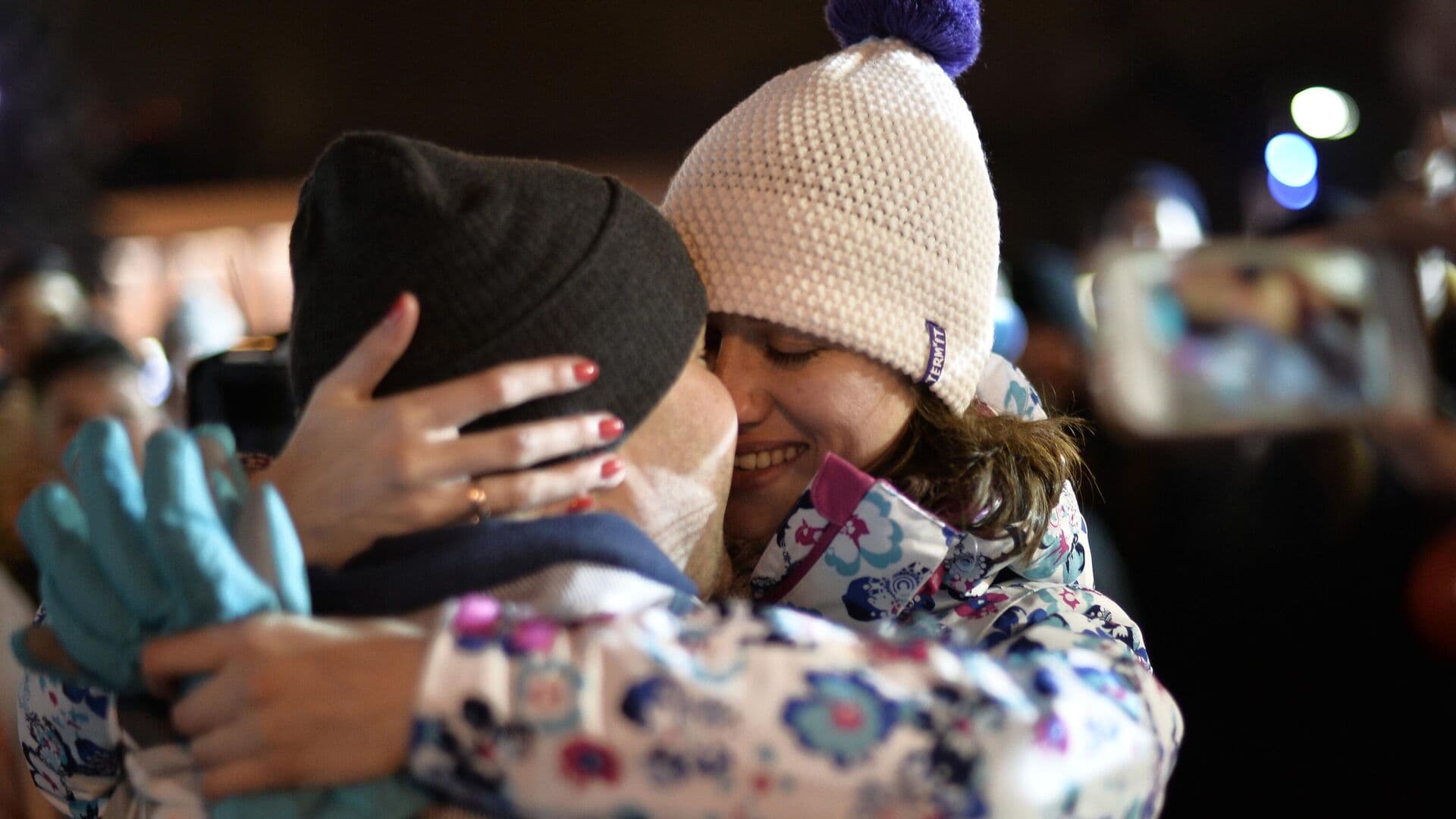 Большинство россиян считают, что за успешным мужчиной всегда стоит женщина