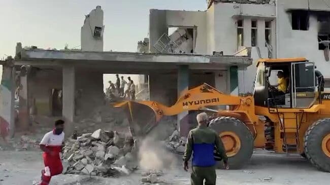 В Иране при ударе Израиля по школе погибли родители, которые ждали детей