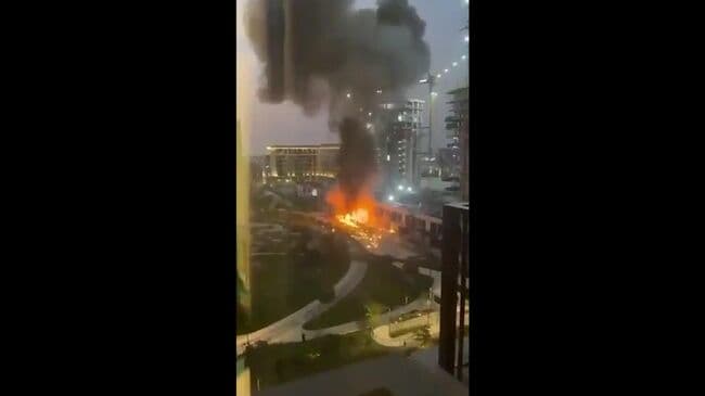 В соцсетях появились видео атаки БПЛА в районе Бурдж-Халифы