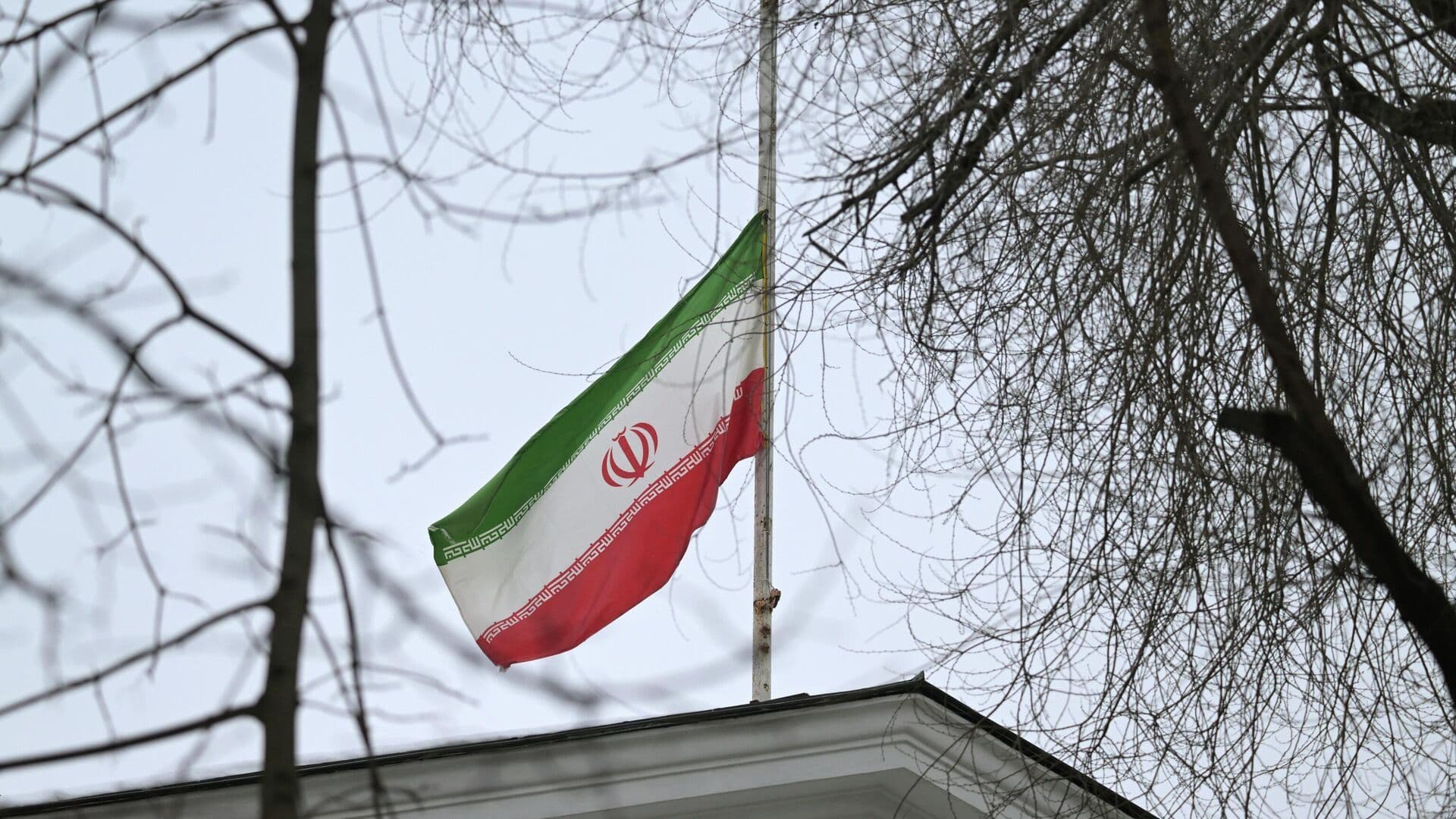 Посольство Ирана назвало предательством нападение во время переговоров