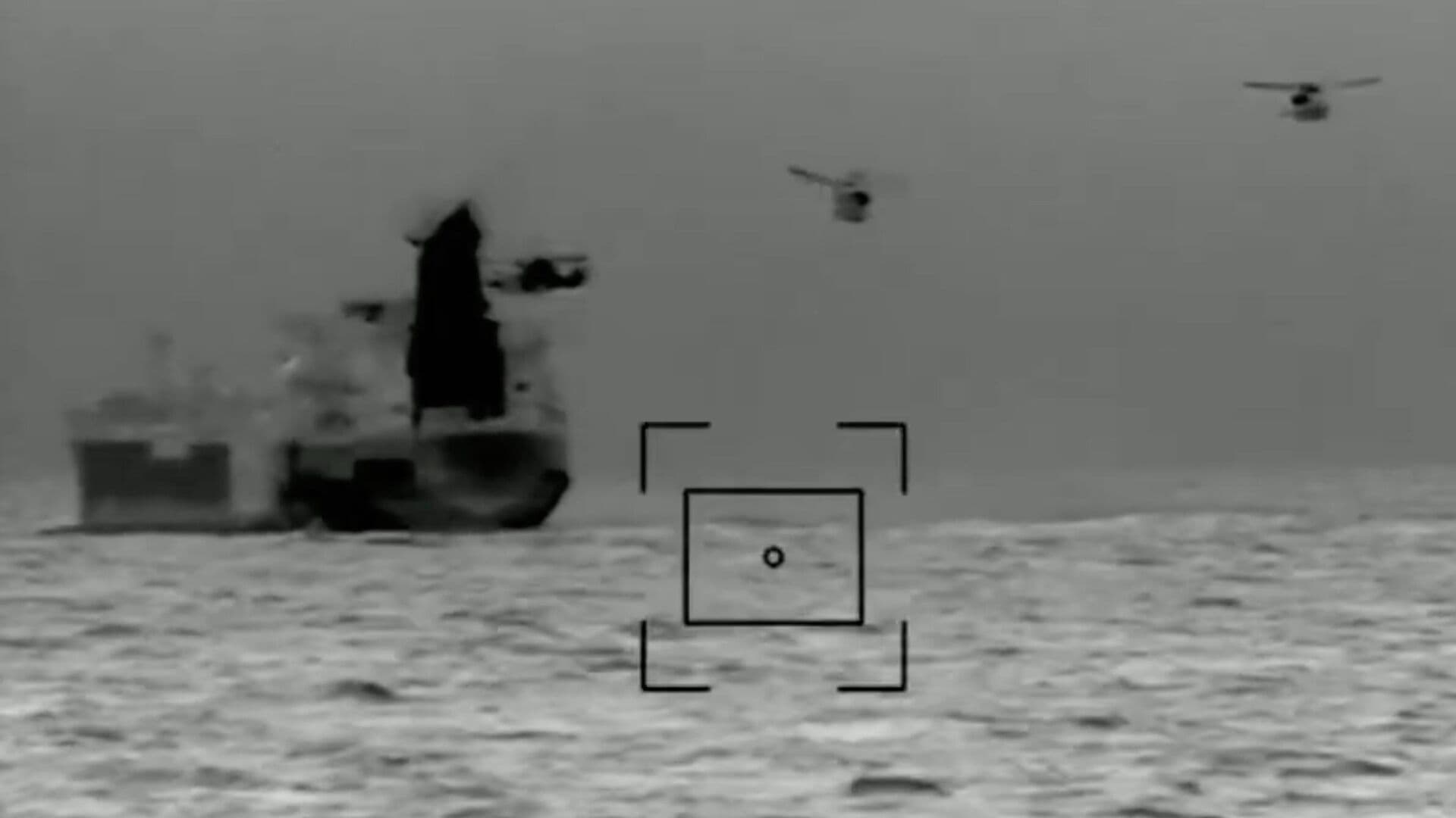 Макрон опубликовал кадры захвата танкера, якобы связанного с Россией