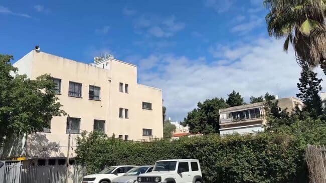 В Тель-Авиве при ракетной атаке повреждены десятки домов