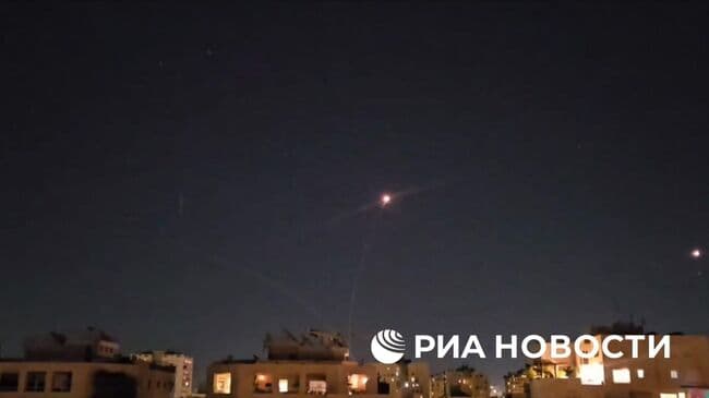 Тель-Авив отражает ракетную атаку