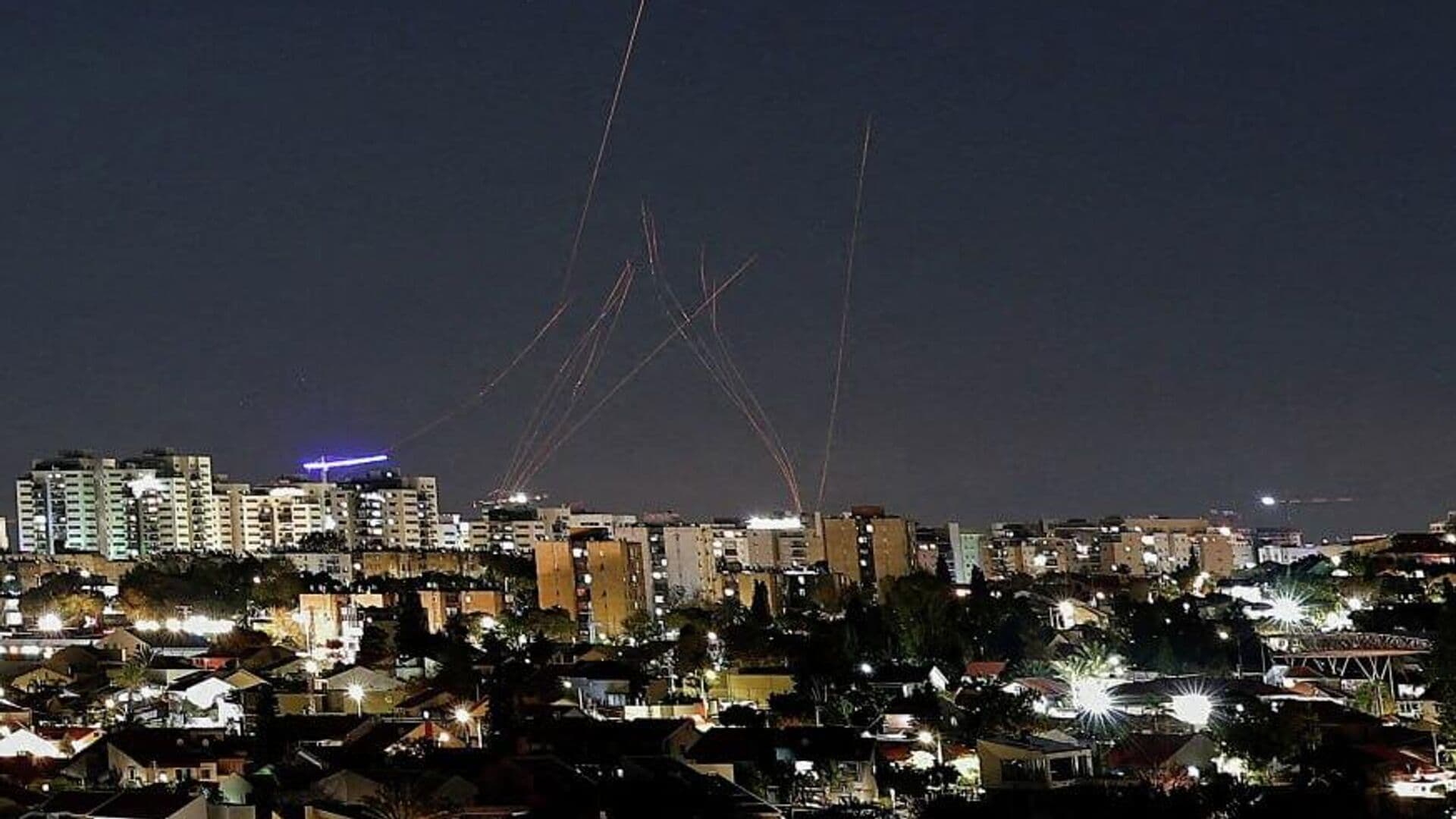 Сотни жителей Тель-Авива ночуют в общественных убежищах