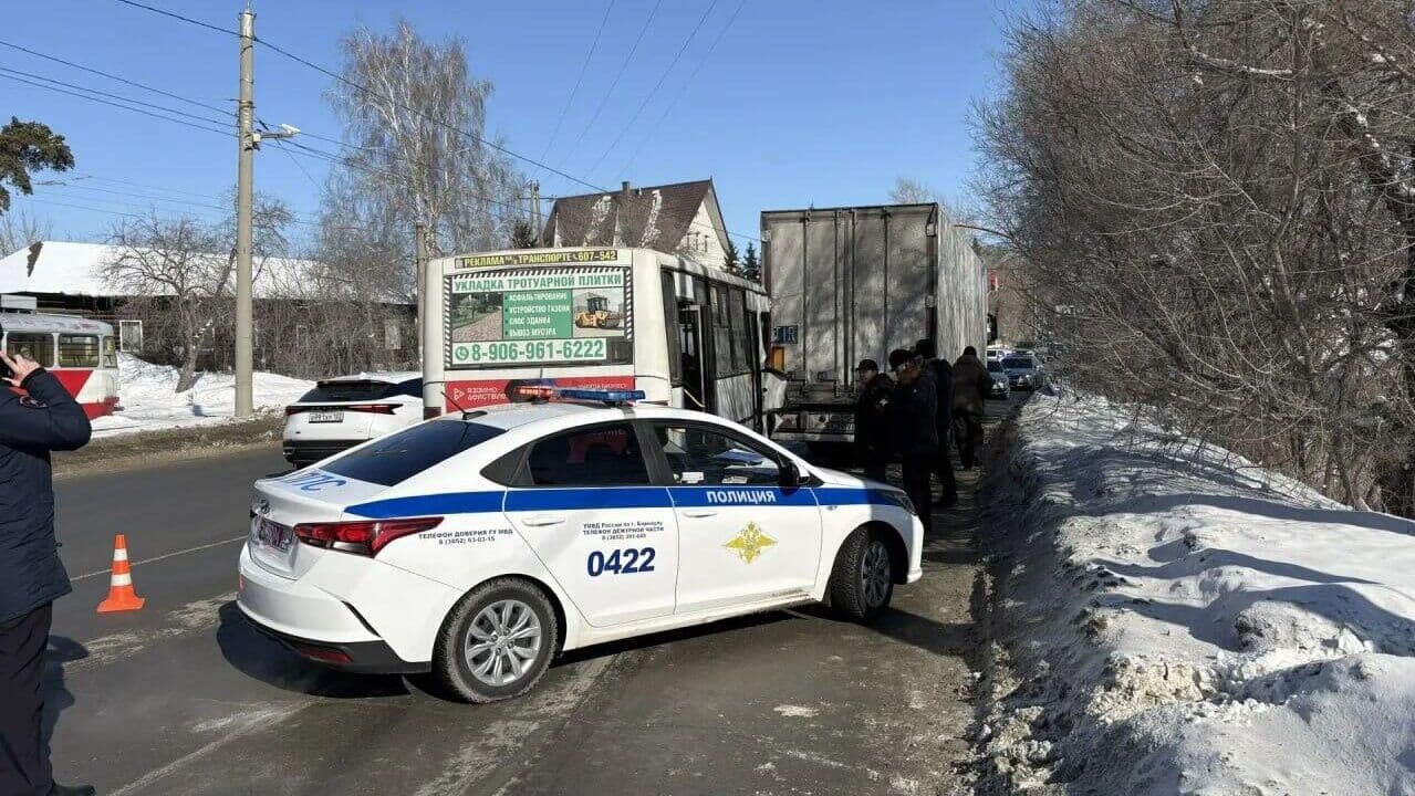 Среди пострадавших в ДТП в Барнауле есть ребенок