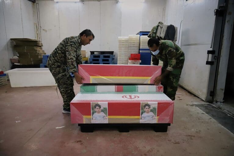 Церемония прощания с погибшими школьницами в Иране