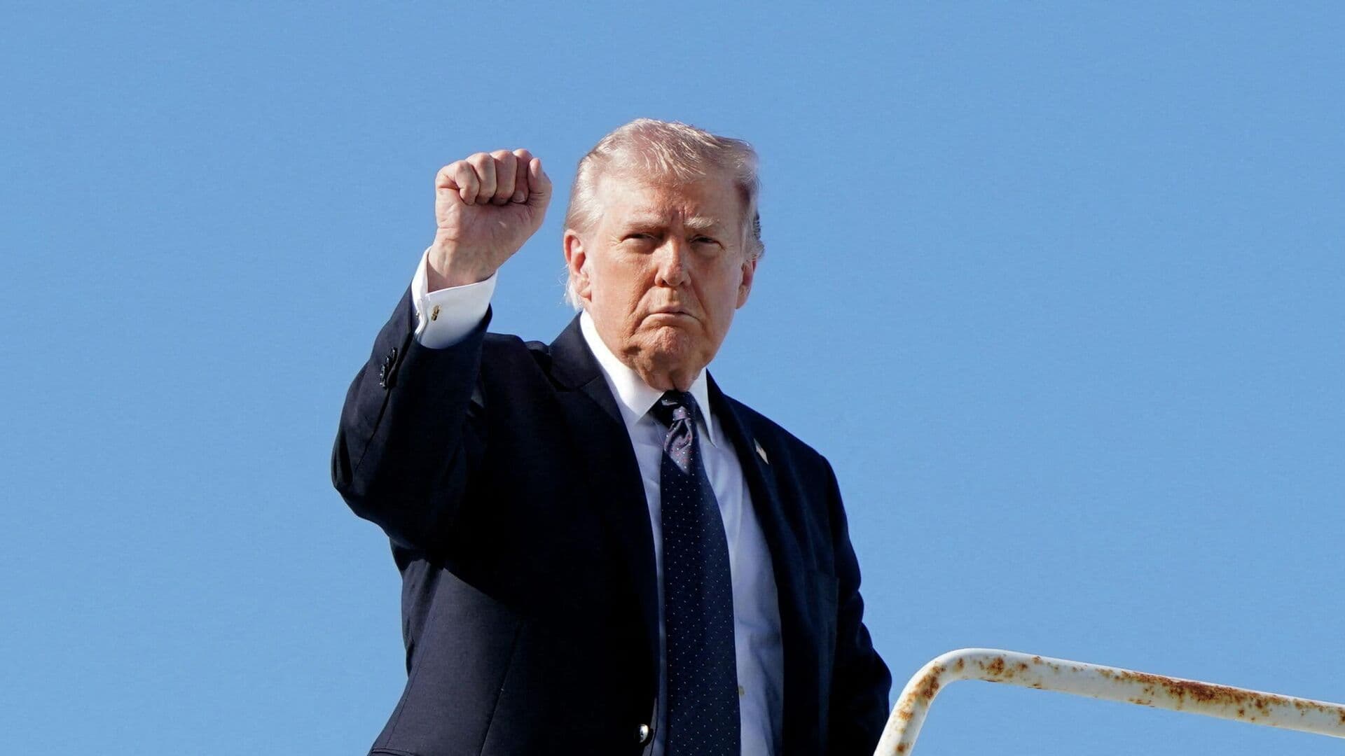 Для Ирана уже слишком поздно вести переговоры с США, заявил Трамп