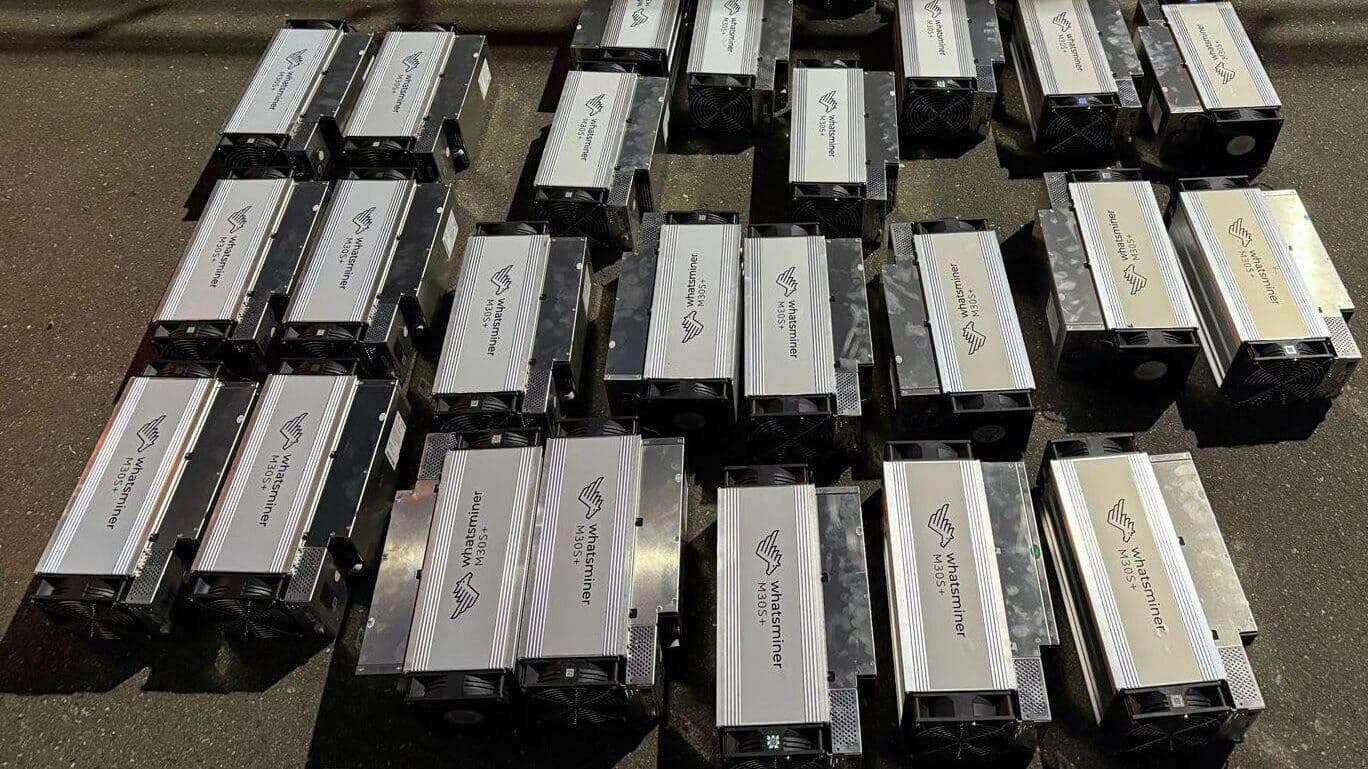 У жителя Абхазии изъяли тридцать аппаратов для майнинга криптовалюты