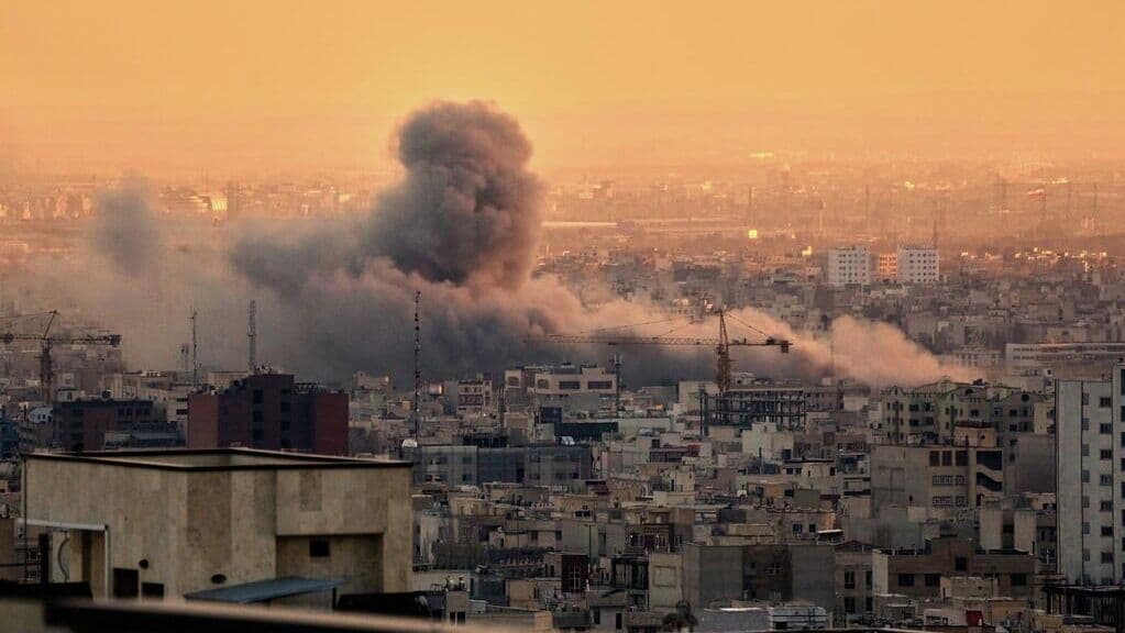 В иранском городе Карадж прогремел мощный взрыв