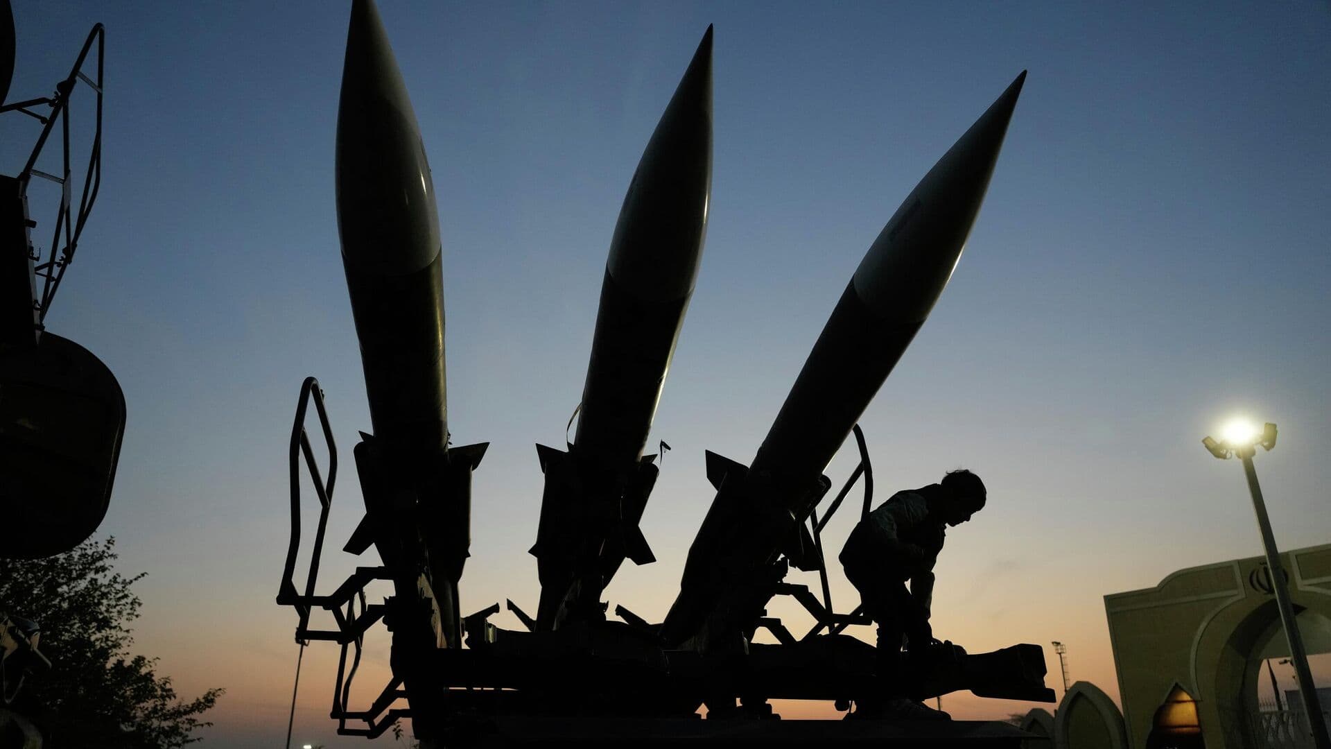 Иран не прекращал производство баллистических ракет, заявил генерал КСИР