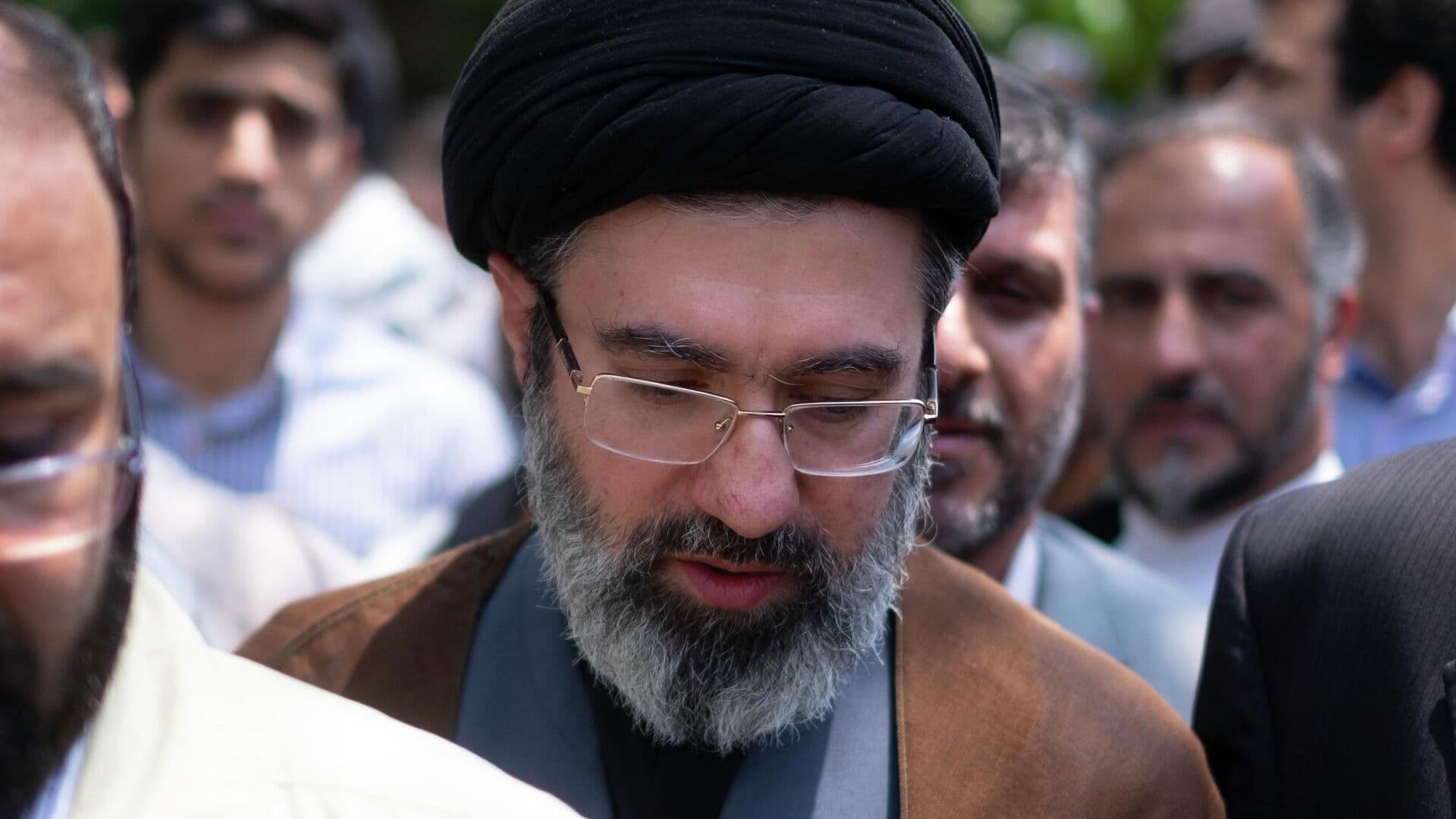 Аналитик объяснил, что показывает избрание главой Ирана сына Хаменеи