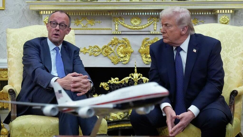 Мерц и Трамп обсудили будущее НАТО, пишут СМИ