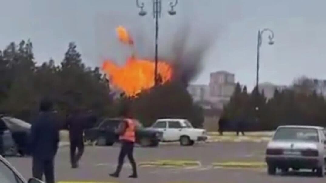 В Нахичевани дрон упал на один из терминалов аэропорта, пишет АПА