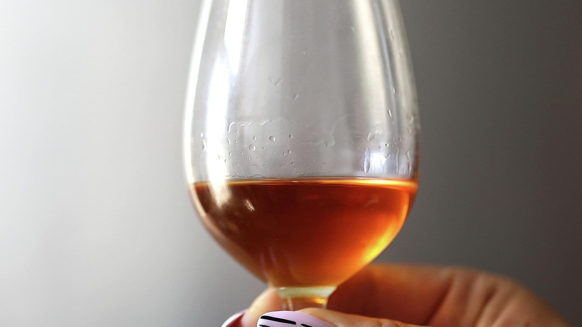 Нарколог рассказал о вреде алкоголя перед сексом