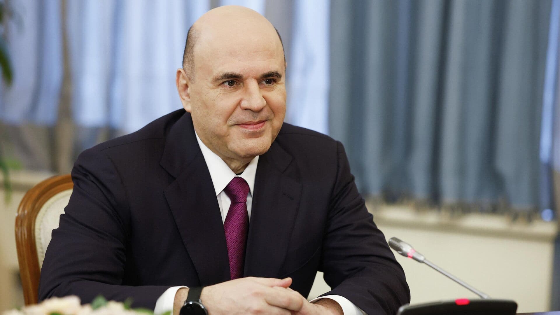 Мишустин поздравил россиянок с наступающим 8 марта