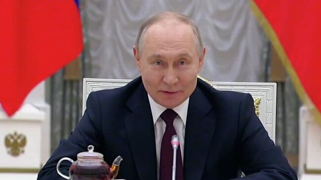 Путин обсудил с женщинами-военнослужащими поддержку бойцов СВО