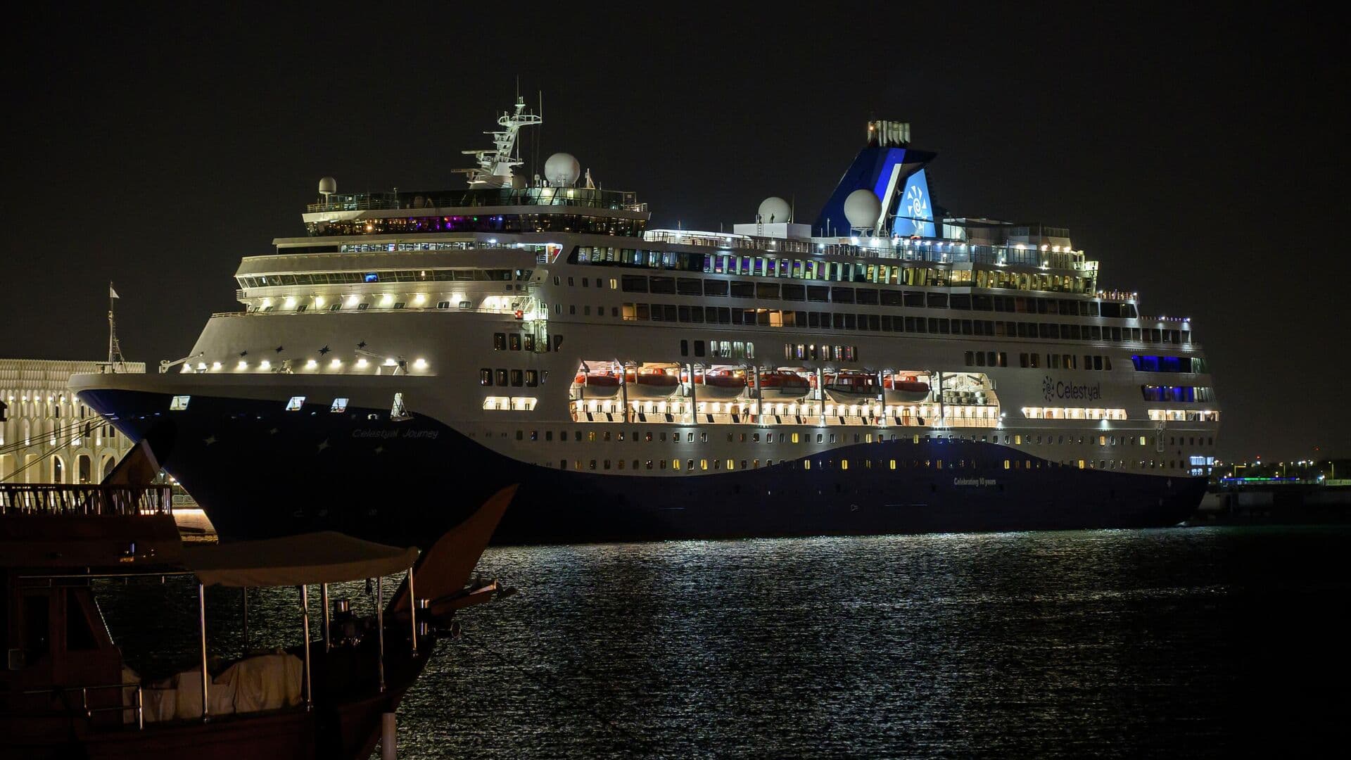 Застрявшие на лайнере в Катаре россияне поддерживают друг друга