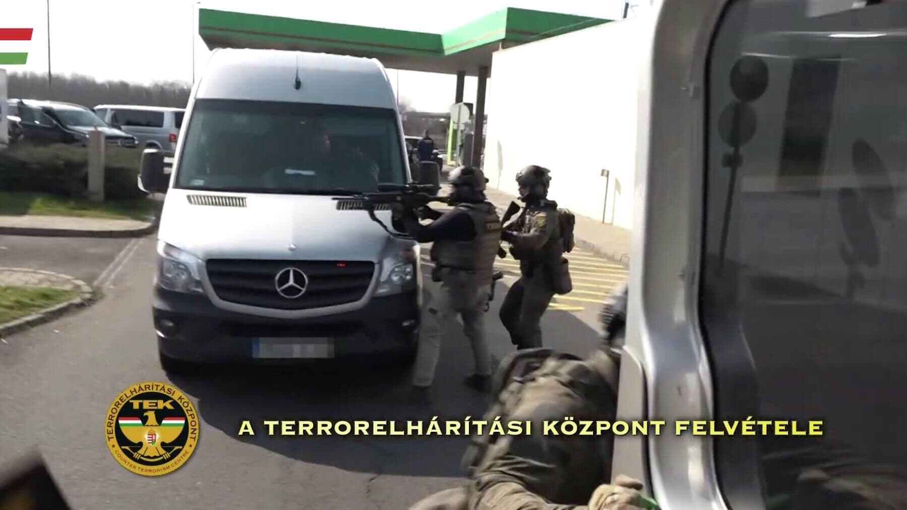 Венгрия согласилась вернуть "Ощадбанку" арестованные автомобили, пишут СМИ