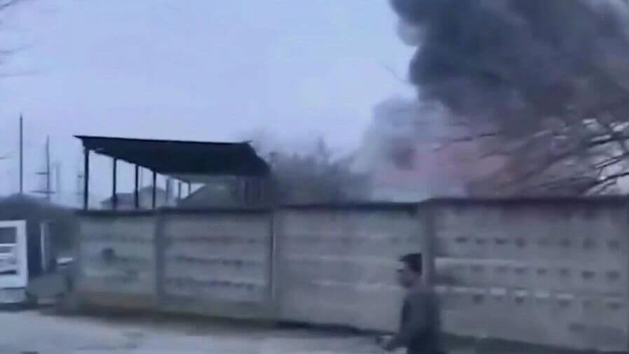 В Махачкале загорелся мебельный цех