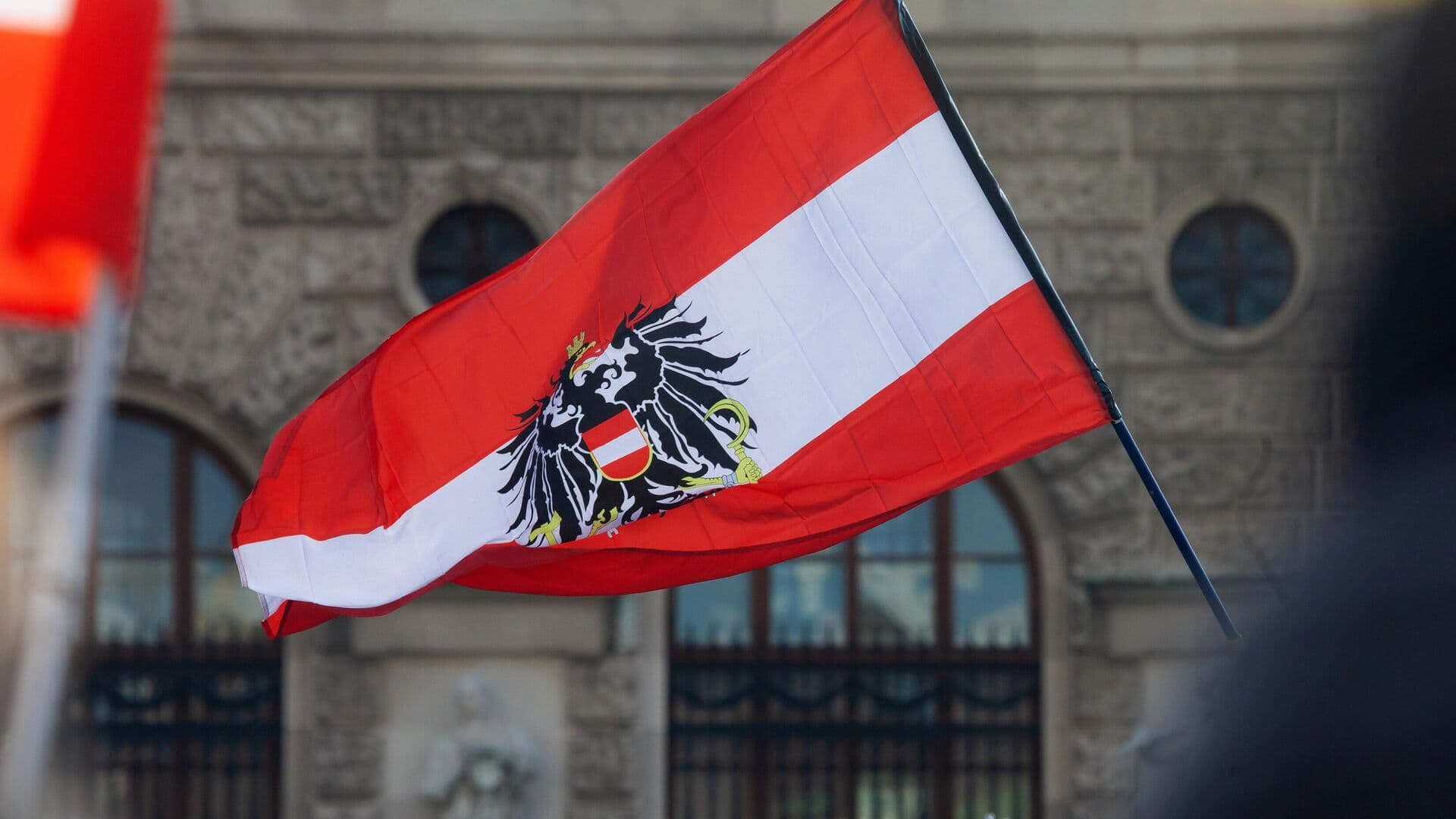 Согласие Будапешта на кредит Киеву усилит нагрузку на Вену, заявили в АПС