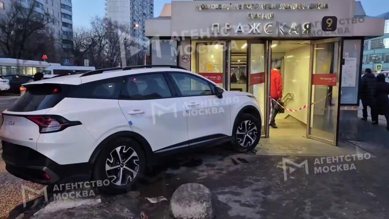 Появились новые подробности аварии у входа на станцию "Пражская"