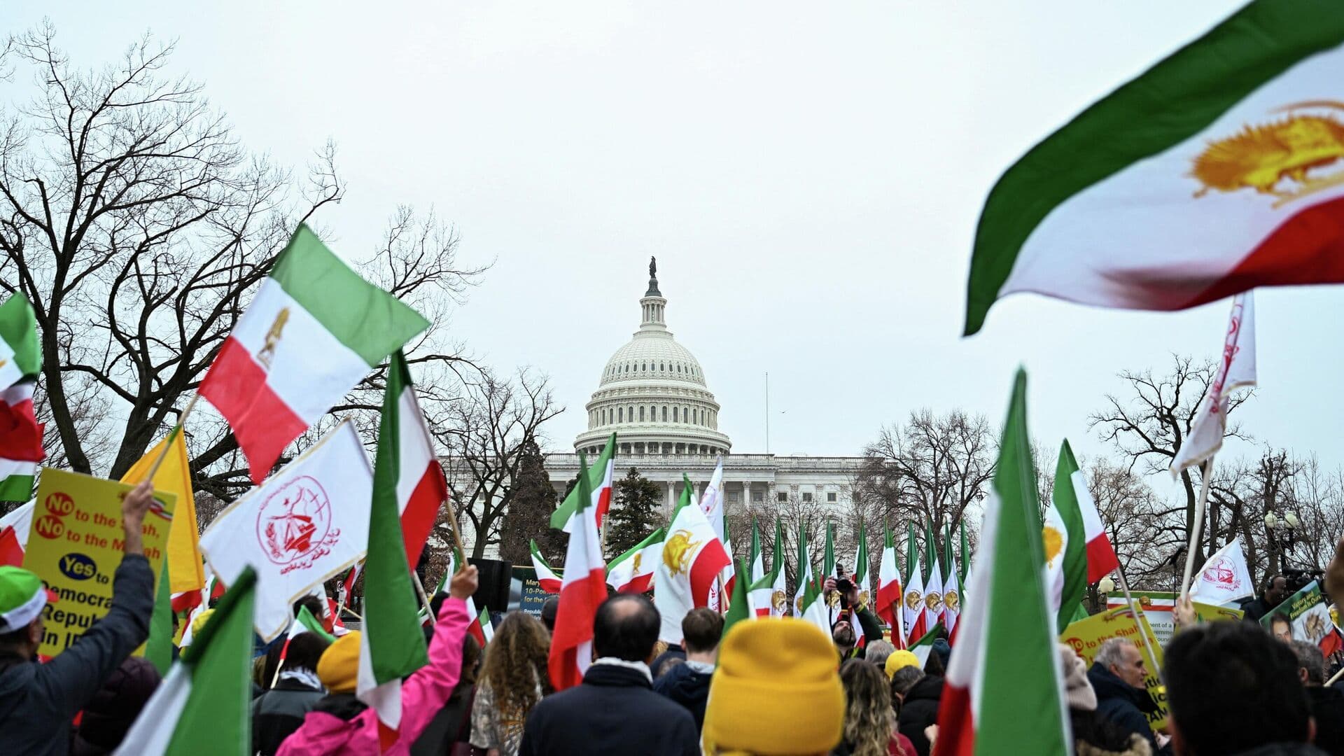В Вашингтоне протестуют противники и сторонники ударов по Ирану