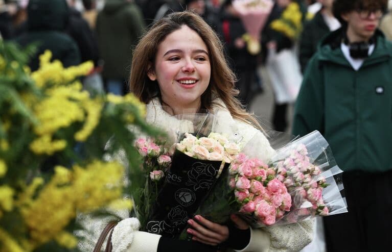 Цветочный фейерверк: празднование 8 Марта в России