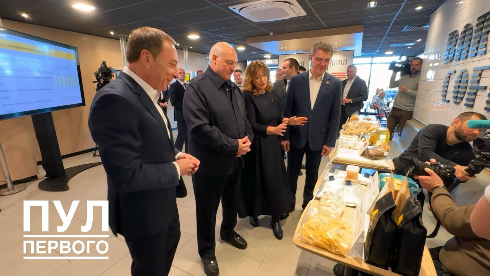 Лукашенко поручил показать американцам работу бывшего McDonald"s