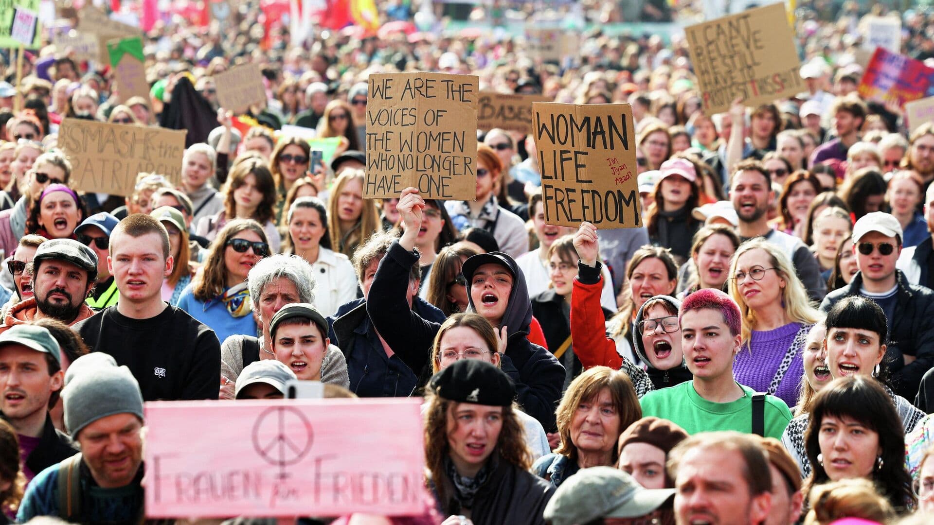 В Берлине в Международный женский день прошла массовая демонстрация