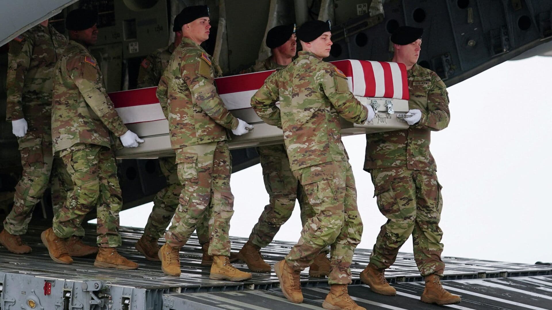 "Срочно призвали". СМИ раскрыли, что началось в Европе из-за войны в Иране