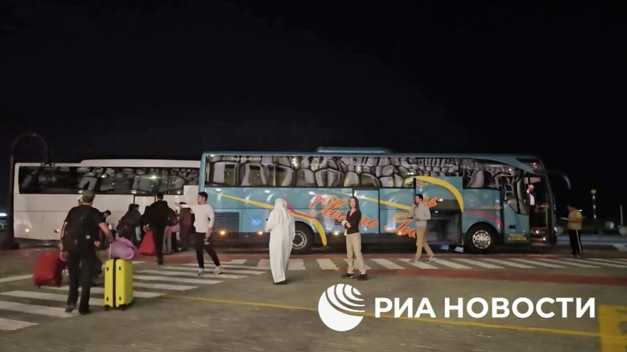 Автобусы с россиянами с круизных лайнеров готовы выехать из Дохи в Эр-Рияд