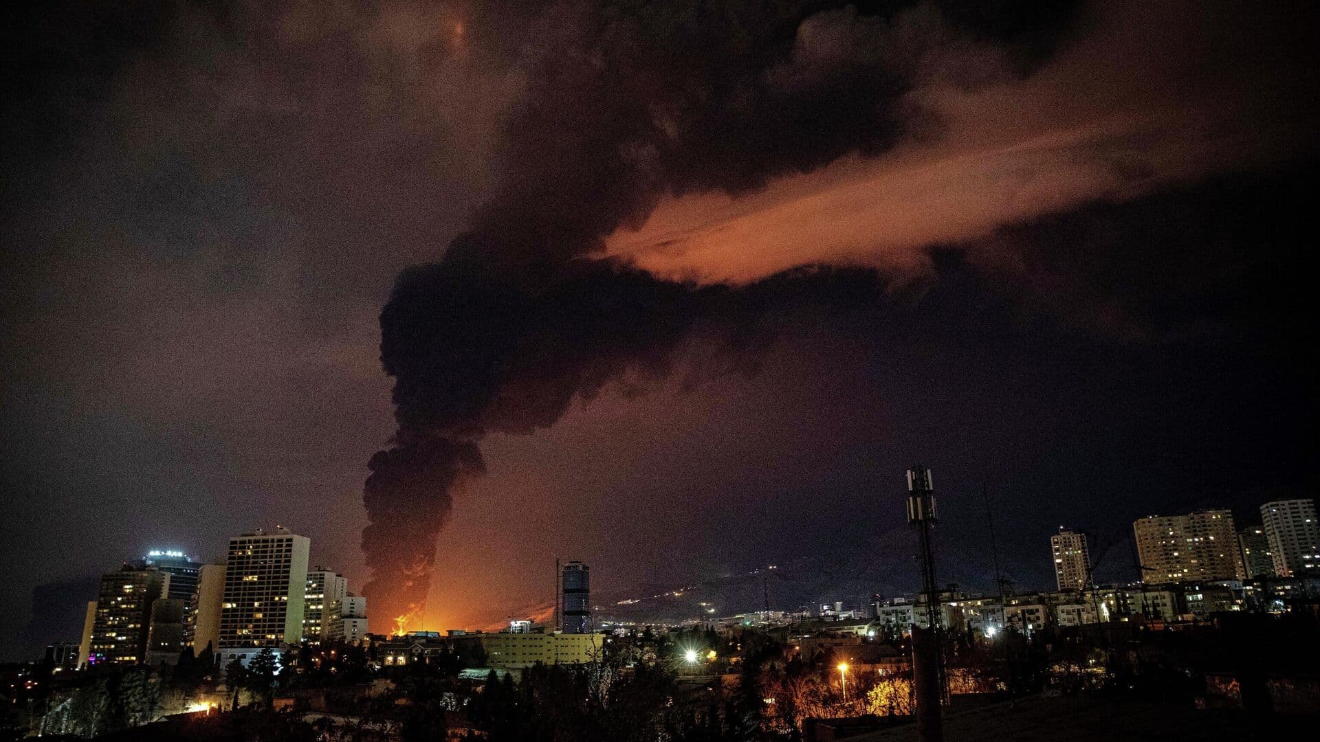 СМИ: США беспокоят удары Израиля по топливным хранилищам Ирана