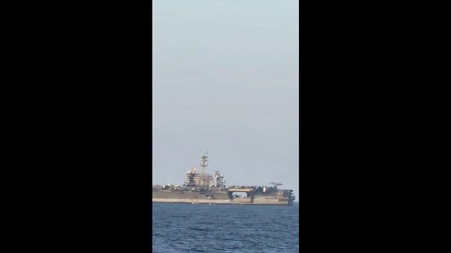 Истребители с американского авианосца попали на видео