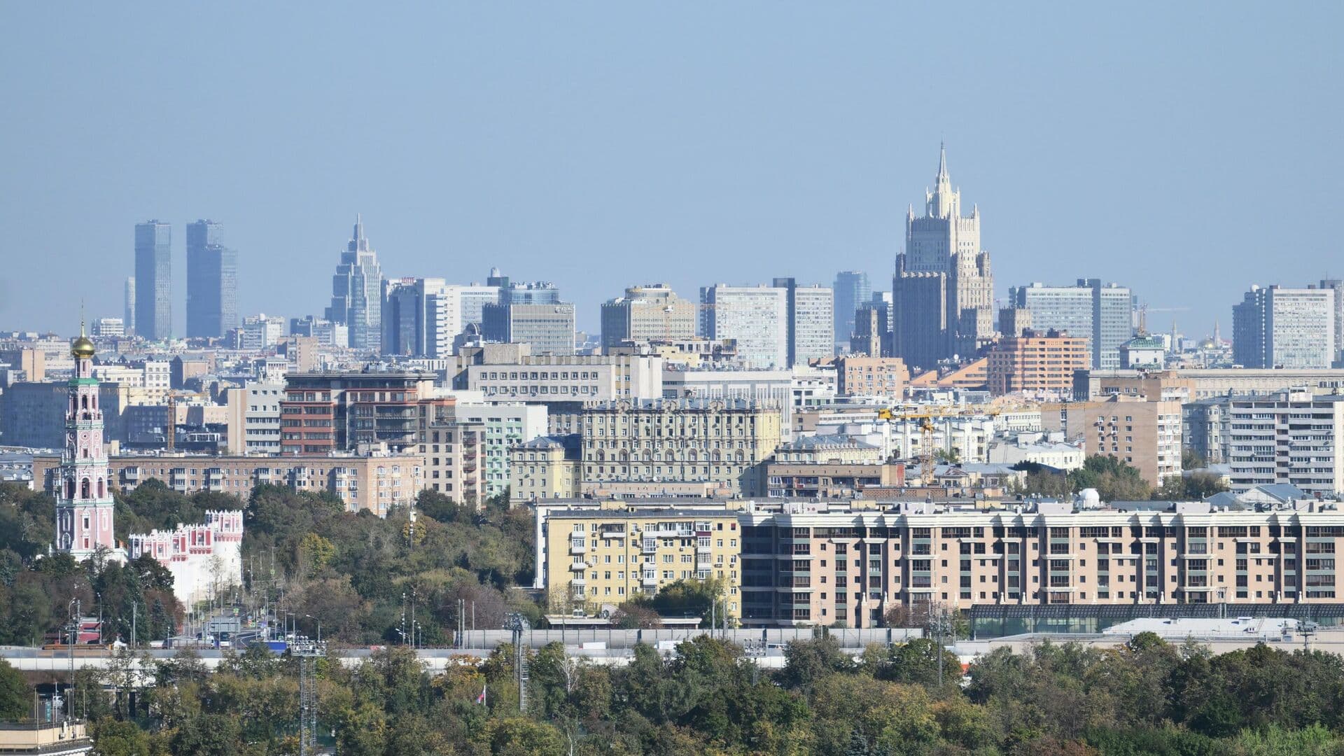 Французский политический аналитик назвал преимущества жизни в России