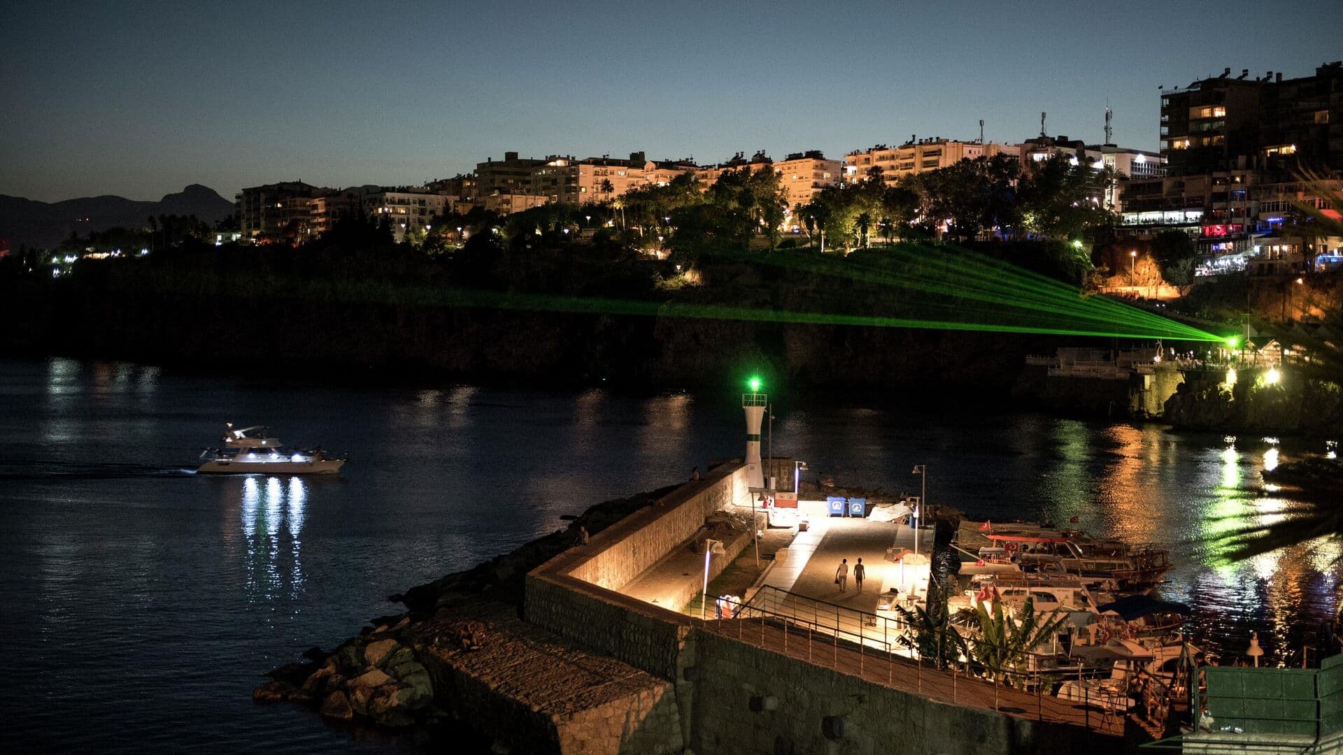 Власти Антальи не получали жалоб от россиян на безопасность отдыха