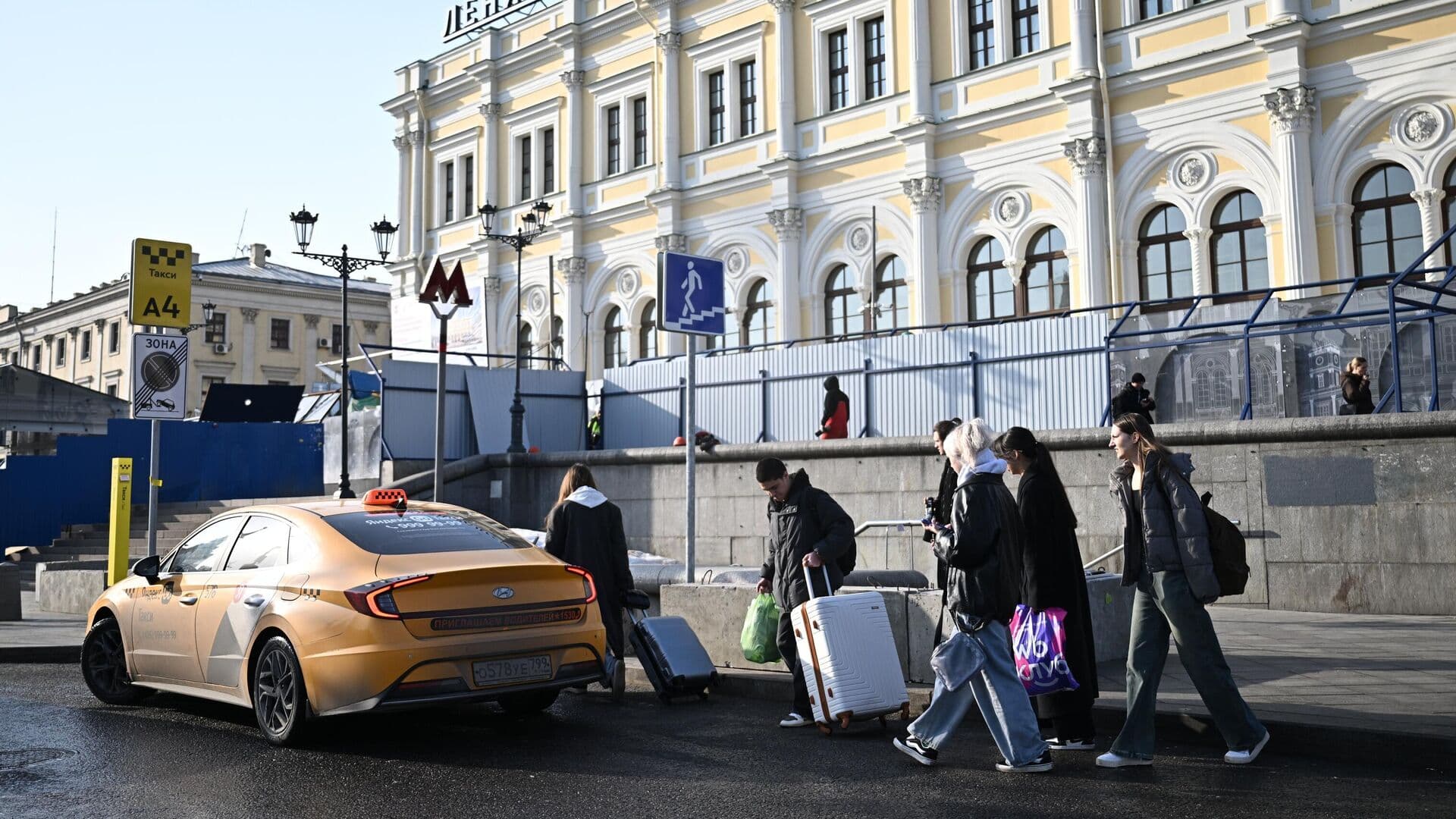 Орешкин рассказал, сколько стоило бы такси в Москве без новых технологий