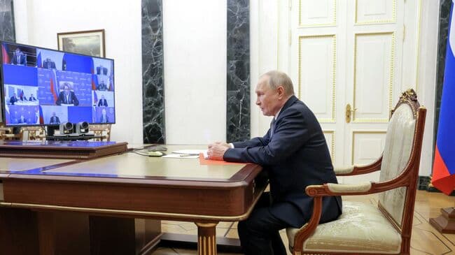 Новак, Савельев и Файзуллин выступили на совещании Путина с Совбезом