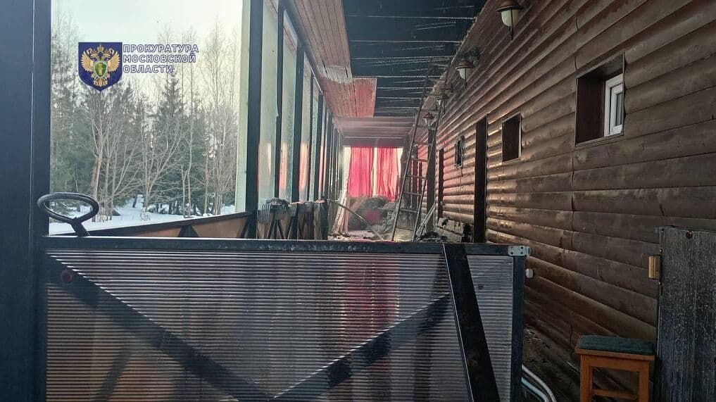 В Подмосковье загорелся пансионат для пожилых людей