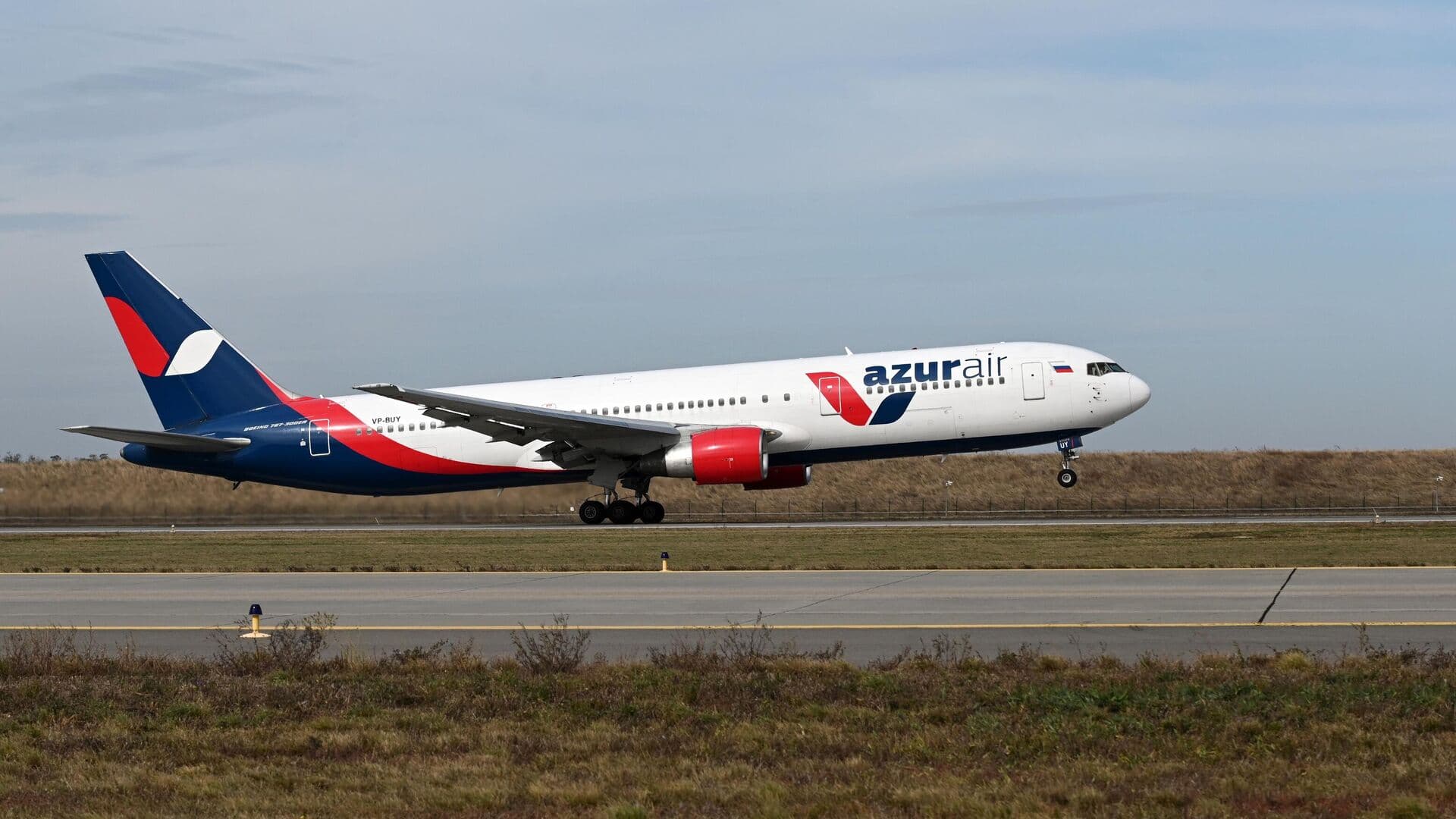 Azur Air вывела из расписания несколько самолетов после проверки