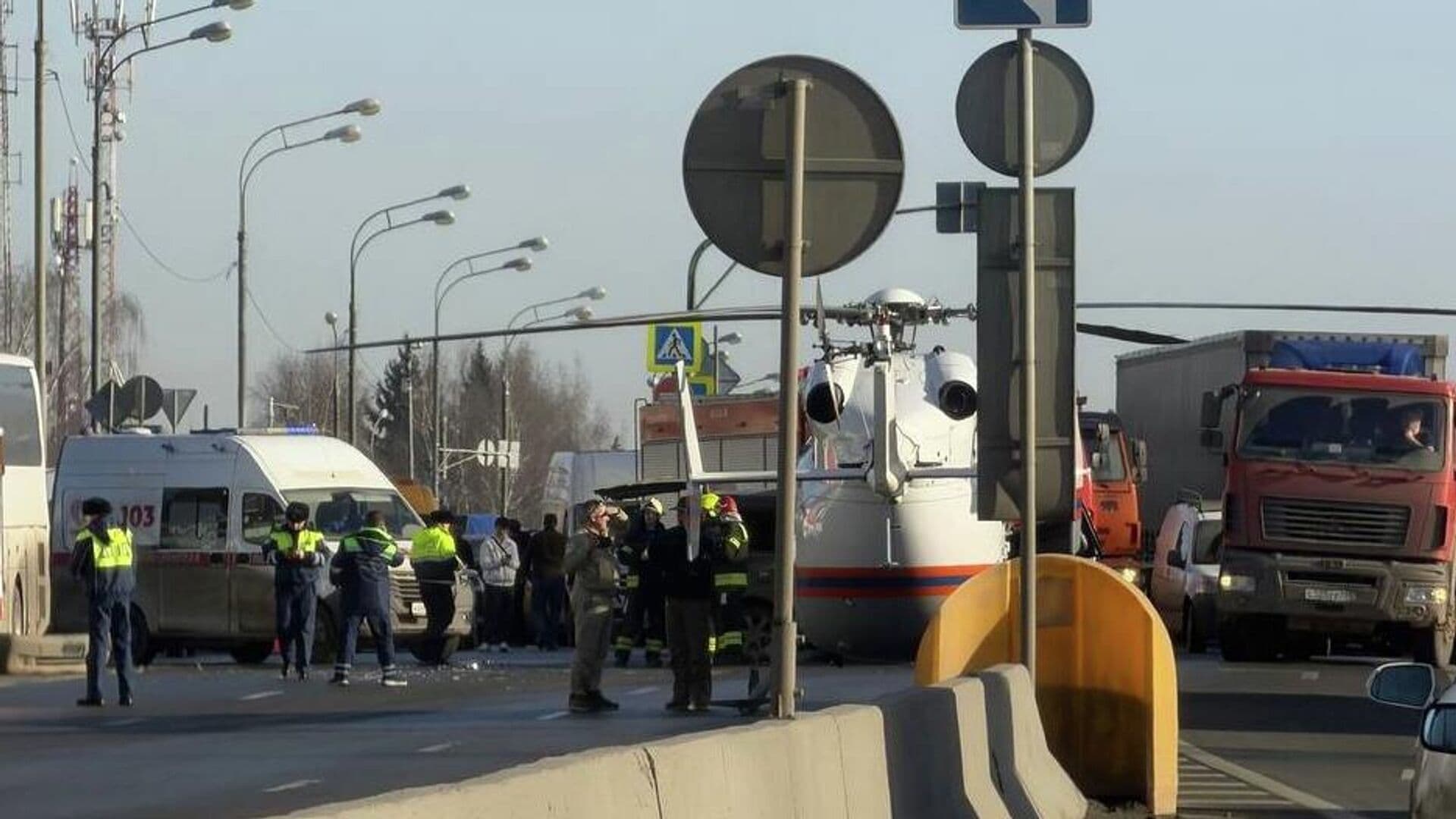 В Москве микроавтобус столкнулся с автобусом с детьми