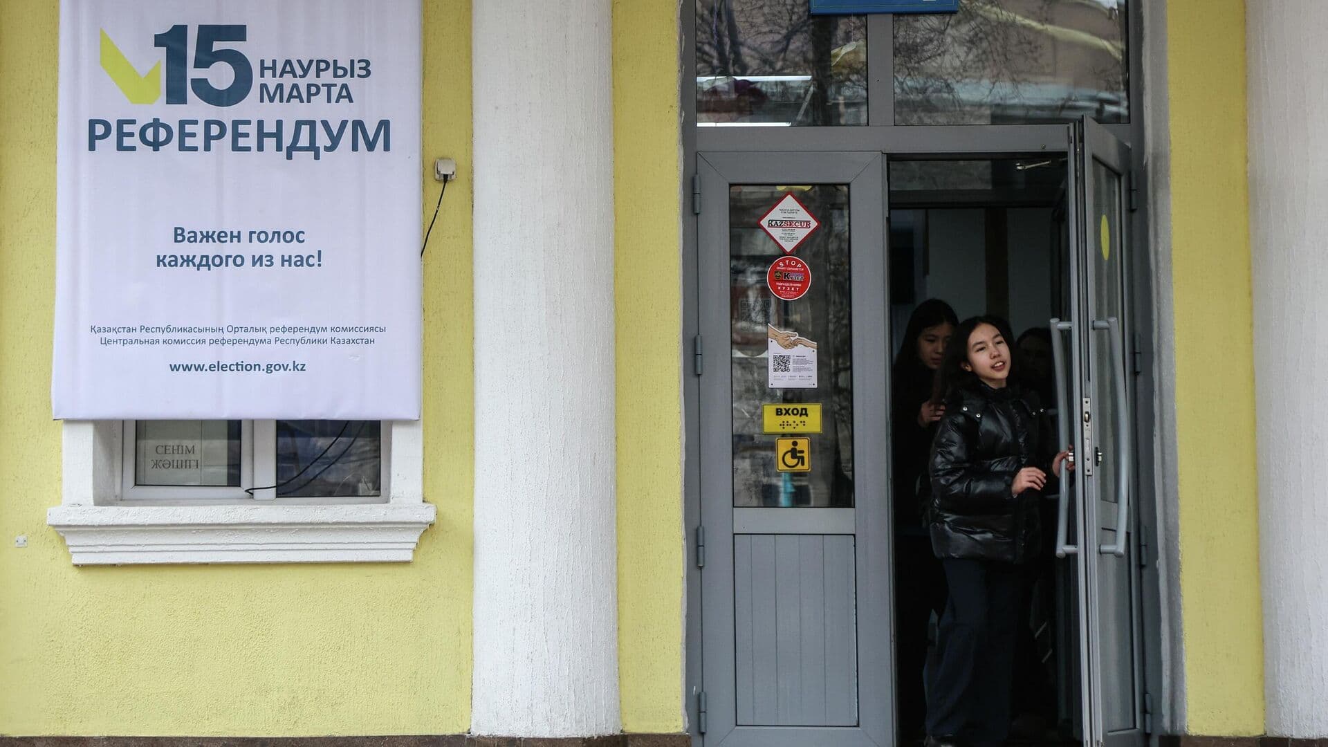 Явка на референдуме в Казахстане за три часа составила 19,21 процента