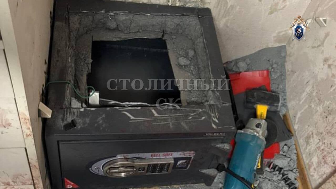 Женщина, убитая в Москве, хранила в сейфе несколько сотен тысяч рублей