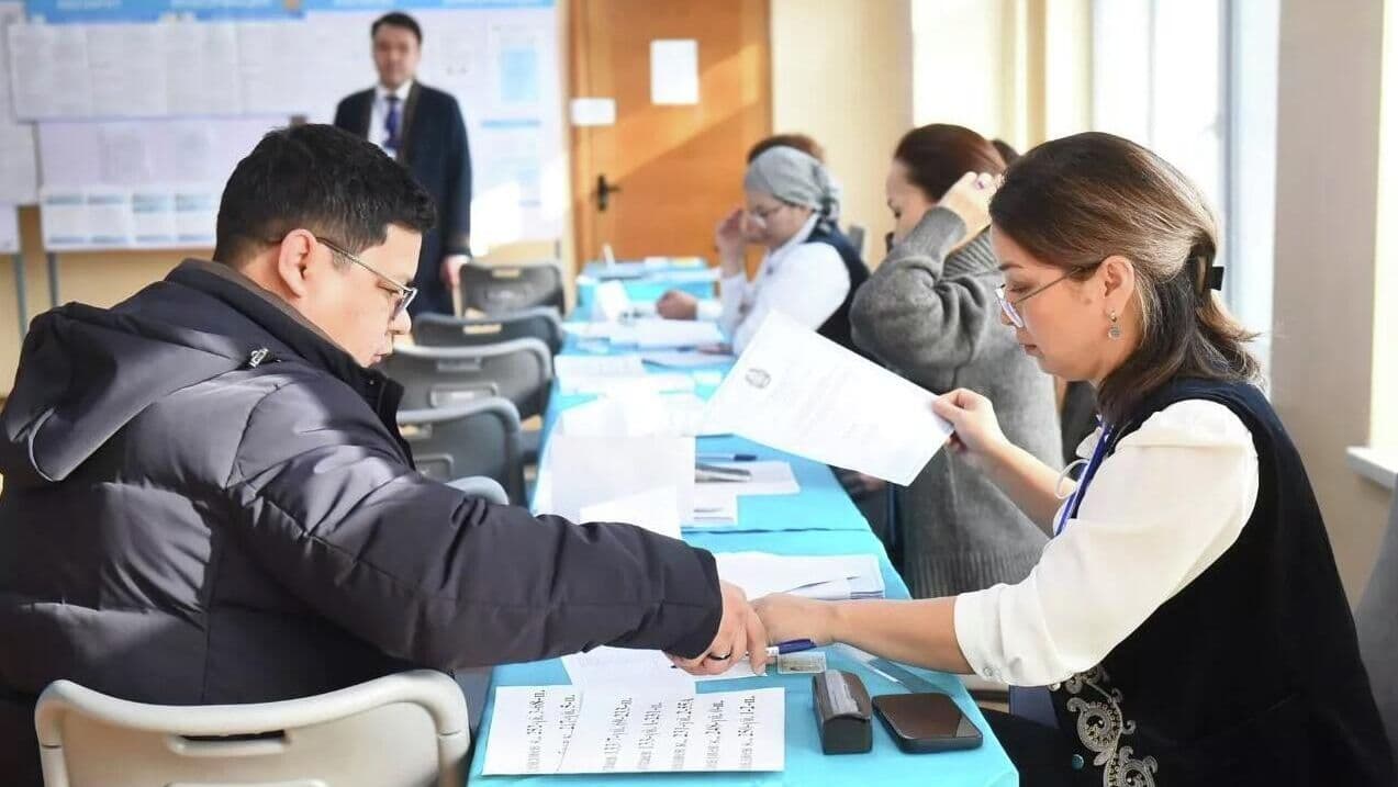 Наблюдатели в Алма-Ате отмечают высокую явку на участках для голосования