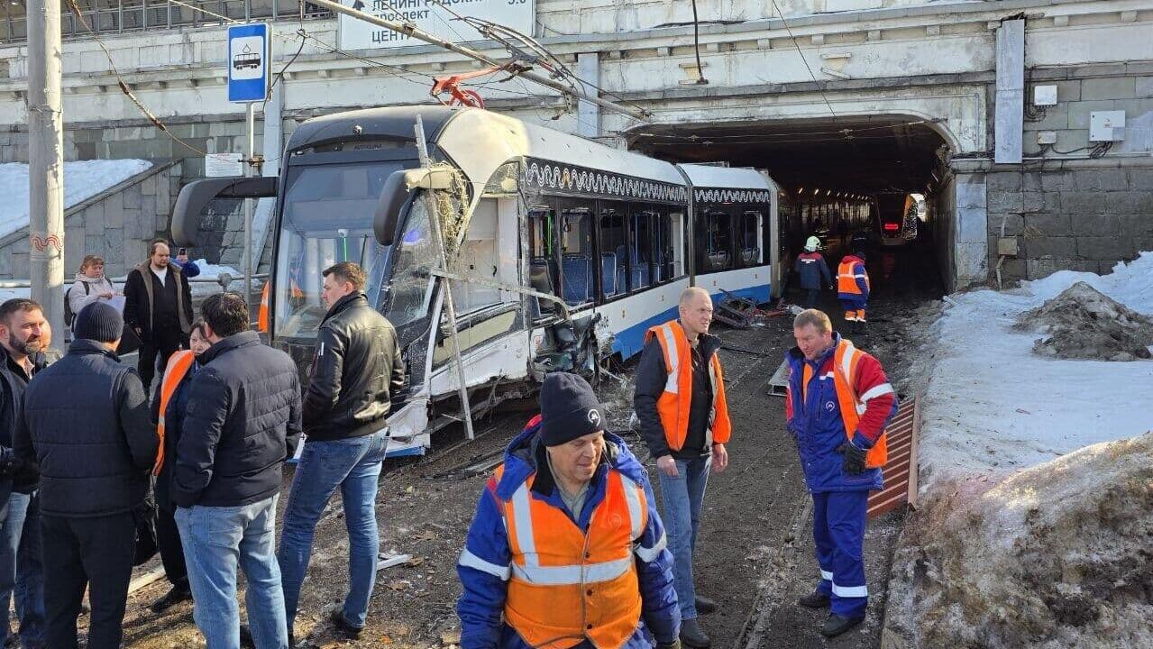 При столкновении двух трамваев в Москве пострадали 22 человека